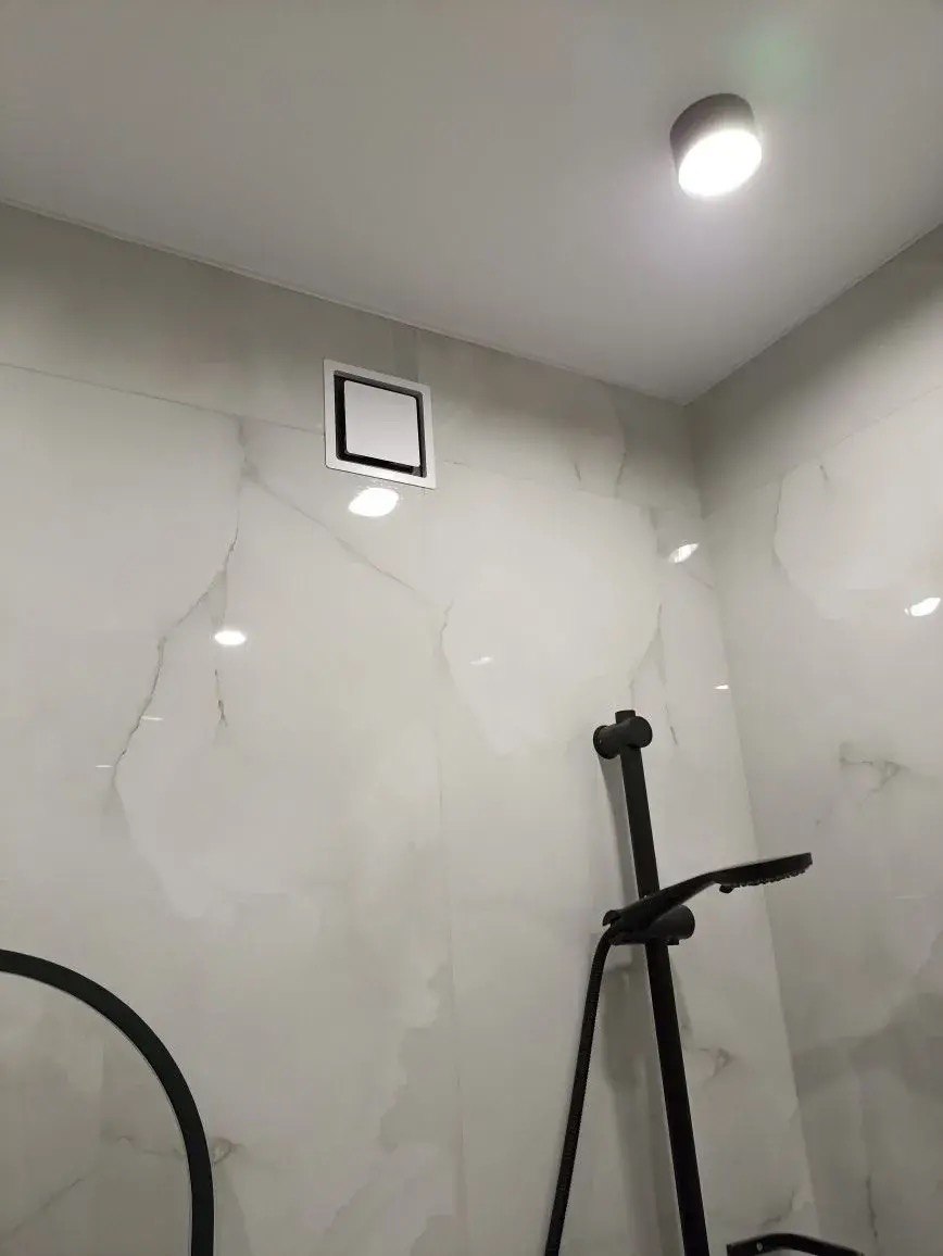 Диффузор на магнитах с вентилятором для потолков ТД100 черно-белый квадратный 100 мм