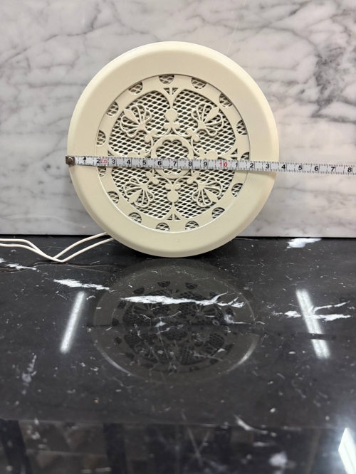 Диффузор на магнитах с вентилятором ТД100 бежевый RAL1013 цветочный орнамент 100 мм